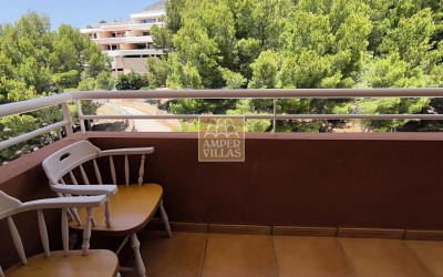 Bonito apartamento, ático, con piscina comunitaria en la sierra de Altea.